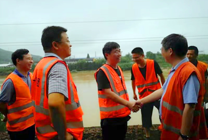 铁军驰援鹰厦铁路抗洪一线
