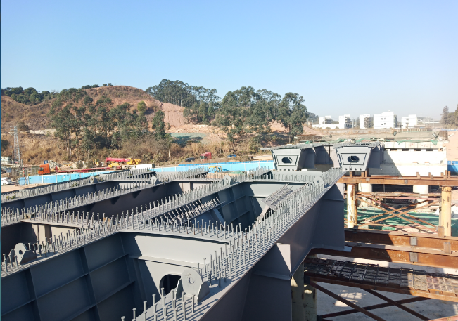 中铁十一局莞惠公路项目钢箱梁开始架设