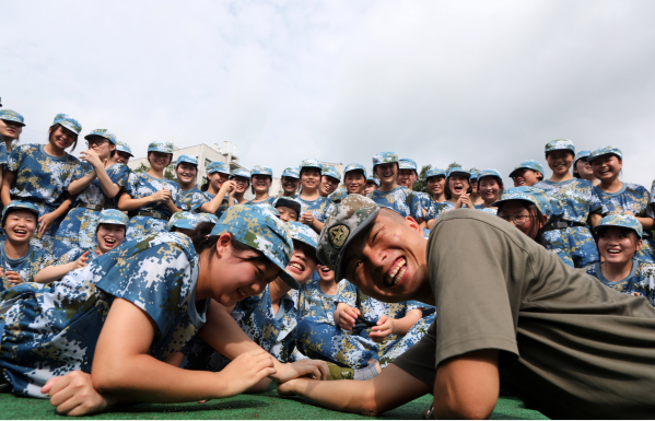 即日起,重慶科創職業學院2021級全體新生將在永川區人武部官兵的帶領