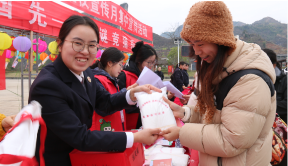 ʩ���أ���&ldquo;�շ�+����&rdquo;ģʽ