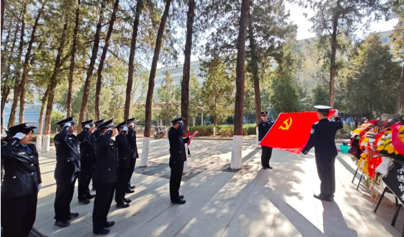 �������������Ӣ�� ���к�ɫ